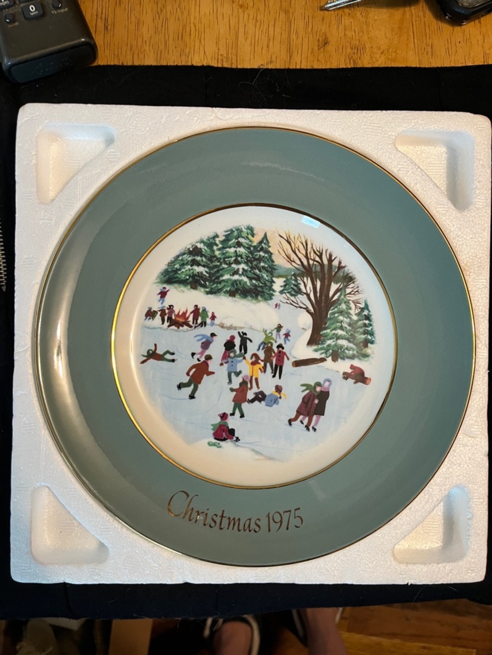 Avon Christmas plate 1975